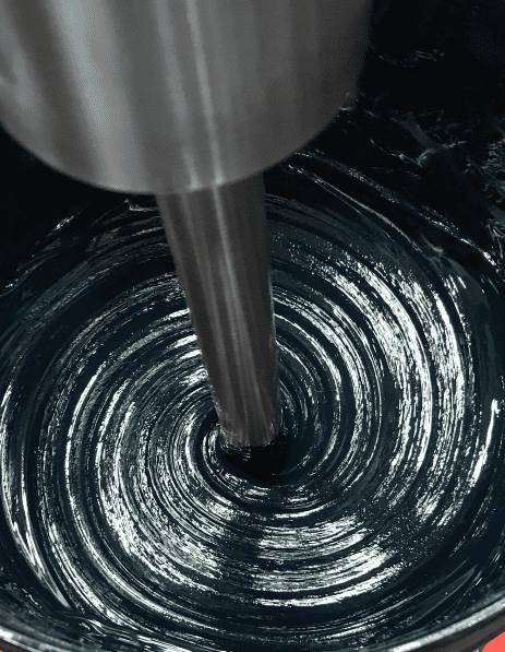 paint mixing with industrial mixer with low-speed blade